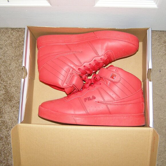 FILA Size 8.5 womens Low Top Sneakers With Box - Picture 3 of 16